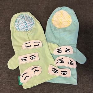 Lovevery Storytelling Puppet Set with Changing Emotion Eyes